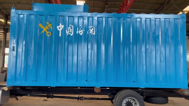 中國(guó)海關(guān)污水處理設(shè)備裝車待發(fā)貨