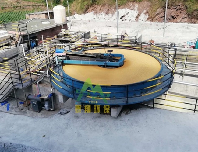 中心轉(zhuǎn)動(dòng)刮（吸）泥機(jī)